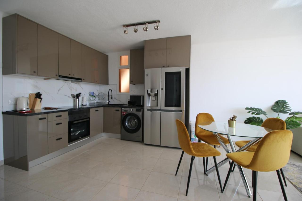 Casita Maria - Luxurious 1-Bedroom Apartment With Sea Views And Pool San Miguel de Abona Bagian luar foto