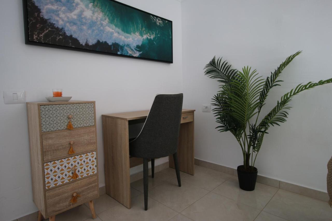 Casita Maria - Luxurious 1-Bedroom Apartment With Sea Views And Pool San Miguel de Abona Bagian luar foto